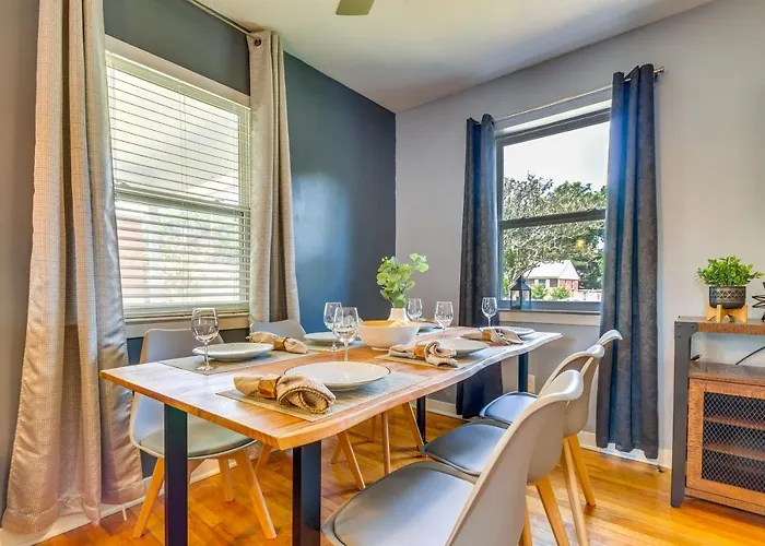 Pet-friendly W/ Sunny Backyard! * Pensacola
