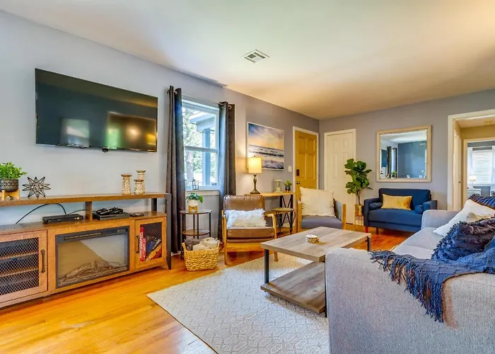 Holiday home Pet-friendly W/ Sunny Backyard! Pensacola