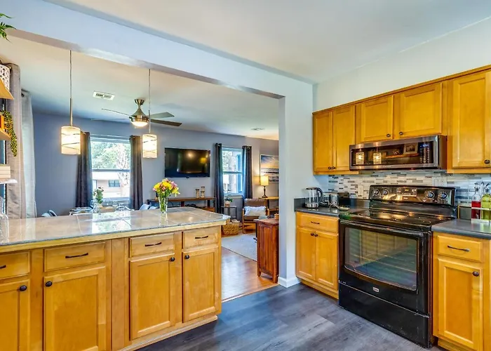 Pet-friendly W/ Sunny Backyard! Pensacola