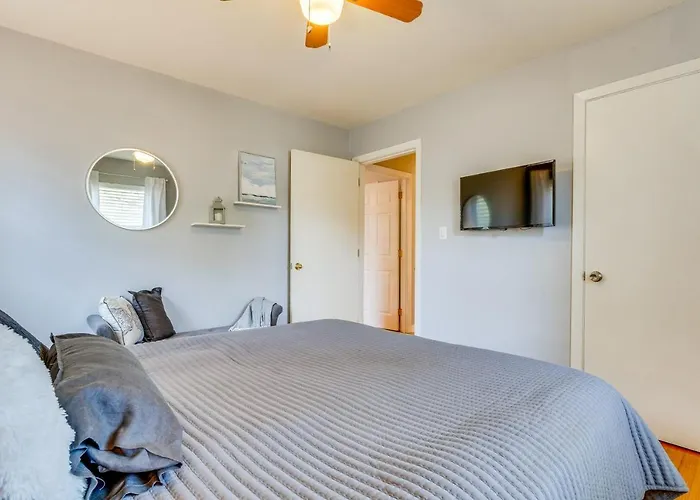 Pet-friendly W/ Sunny Backyard! Holiday home Pensacola