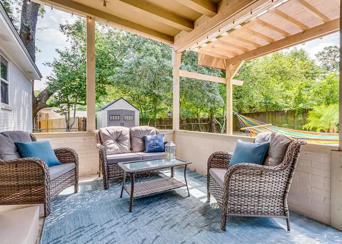 Pet-friendly W/ Sunny Backyard! * Pensacola