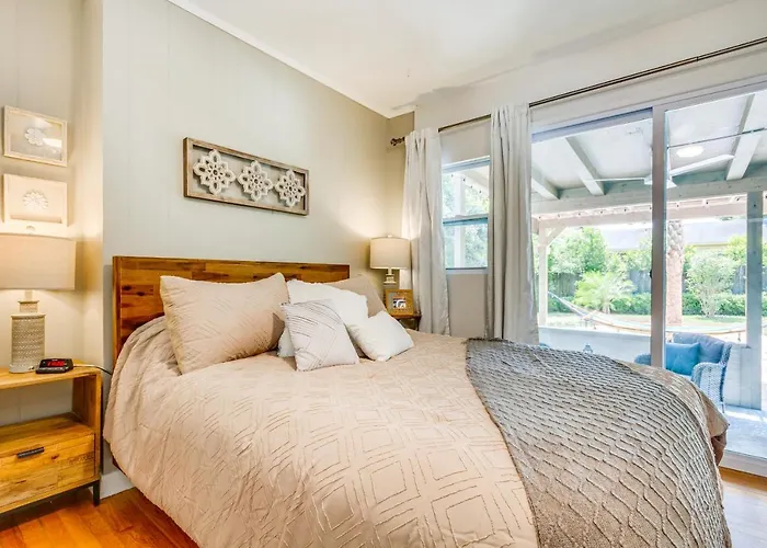 Pet-friendly W/ Sunny Backyard! Pensacola