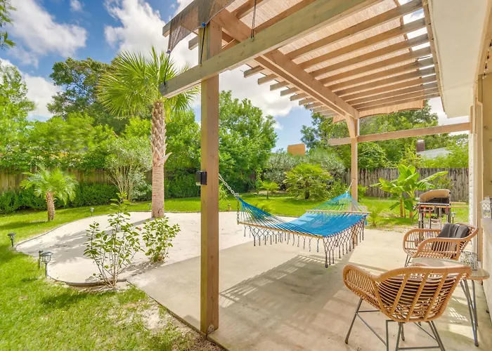 Pet-friendly W/ Sunny Backyard! Pensacola