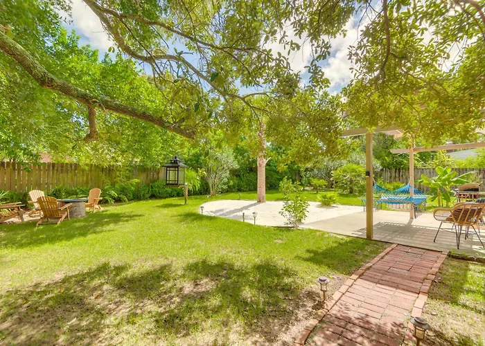 Pet-friendly W/ Sunny Backyard! Pensacola